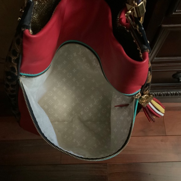 Limited Louis Vuitton Safari Handbag - Picture 3 of 9